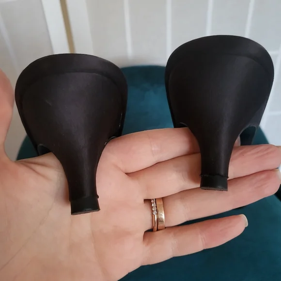 Vintage Victoria's Secret Black Satin Slippers Heels 10 - Picture 7 of 8